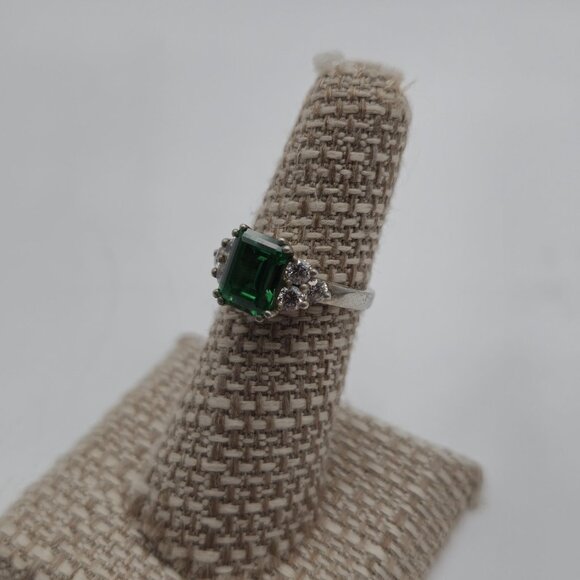 Size 6 Sterling Silver Beautiful Green Cubic Zirconia Gem Ring A3672 - Picture 4 of 9